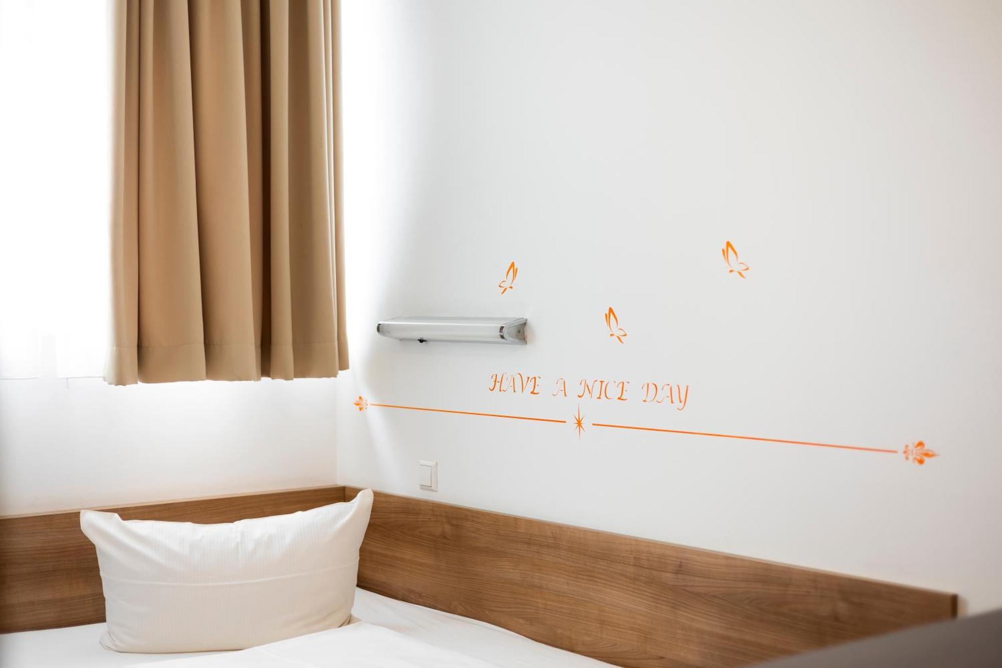 Orange Hotel Und Apartments Neu-Ulm Exterior photo